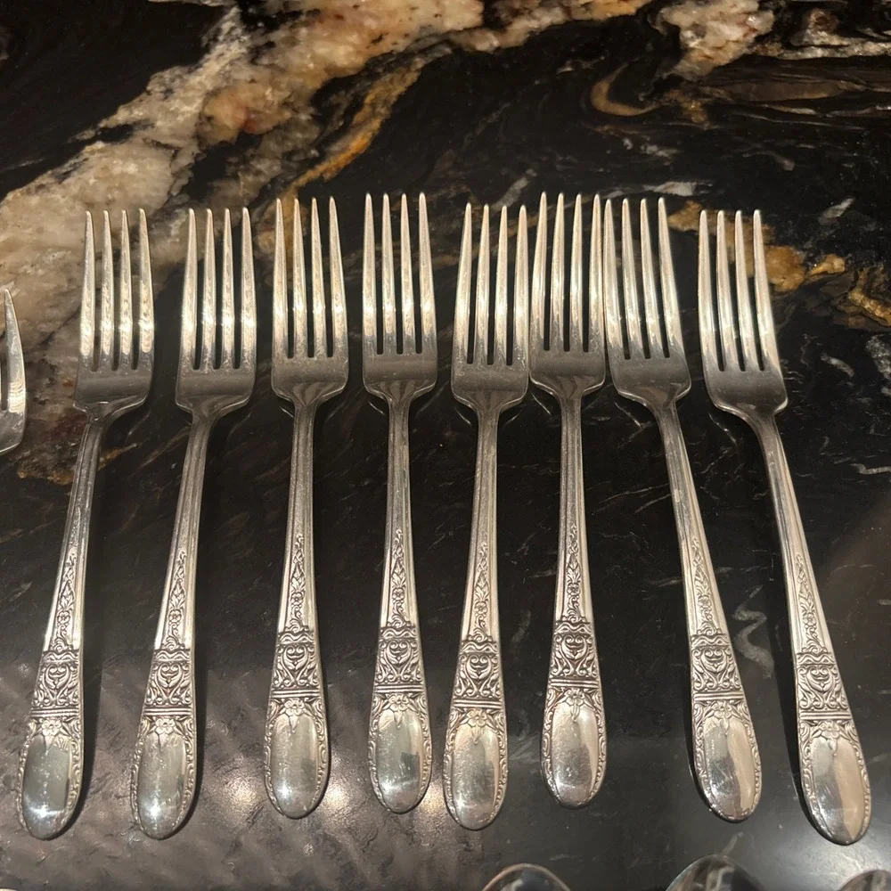 Lot of 46 pcs Wallace Sweetheart II - Hollywood II XXXX Silverplate Flatware Set